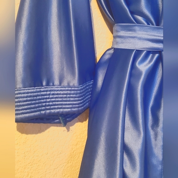 💚5/$25 That Look Blue Satin Nylon Belted Short Robe With Pockets Size Small - Picture 4 of 7